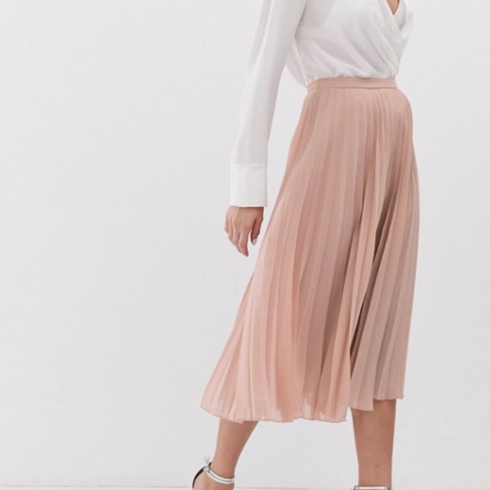 BLUSH PLEATED SKIRT